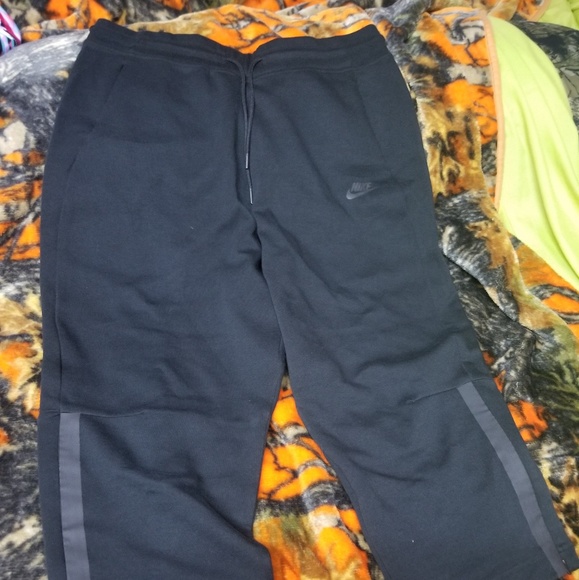 Nike Joggers - Picture 1 of 1